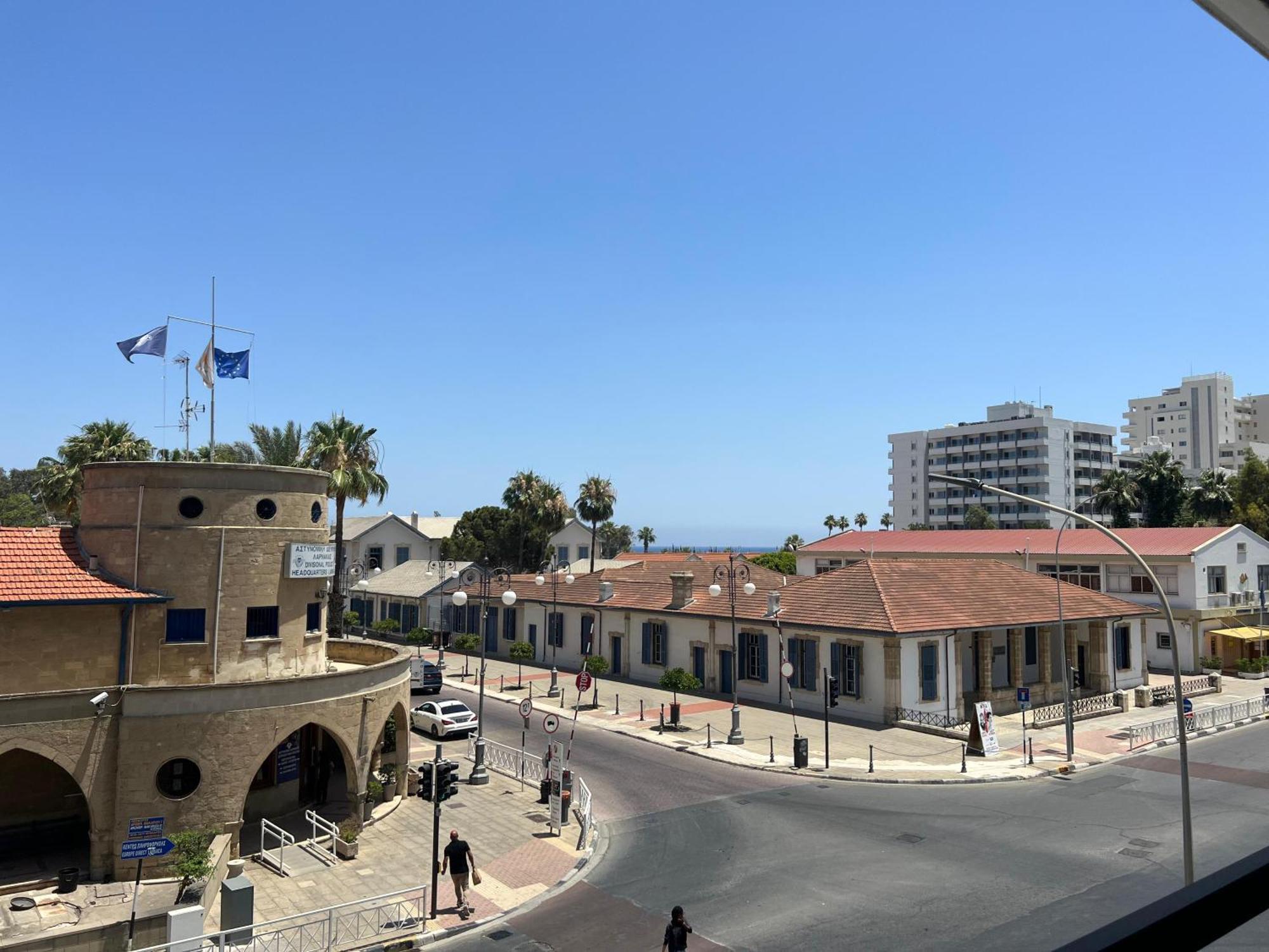 Appartamento Azul Sea View Larnaca Esterno foto