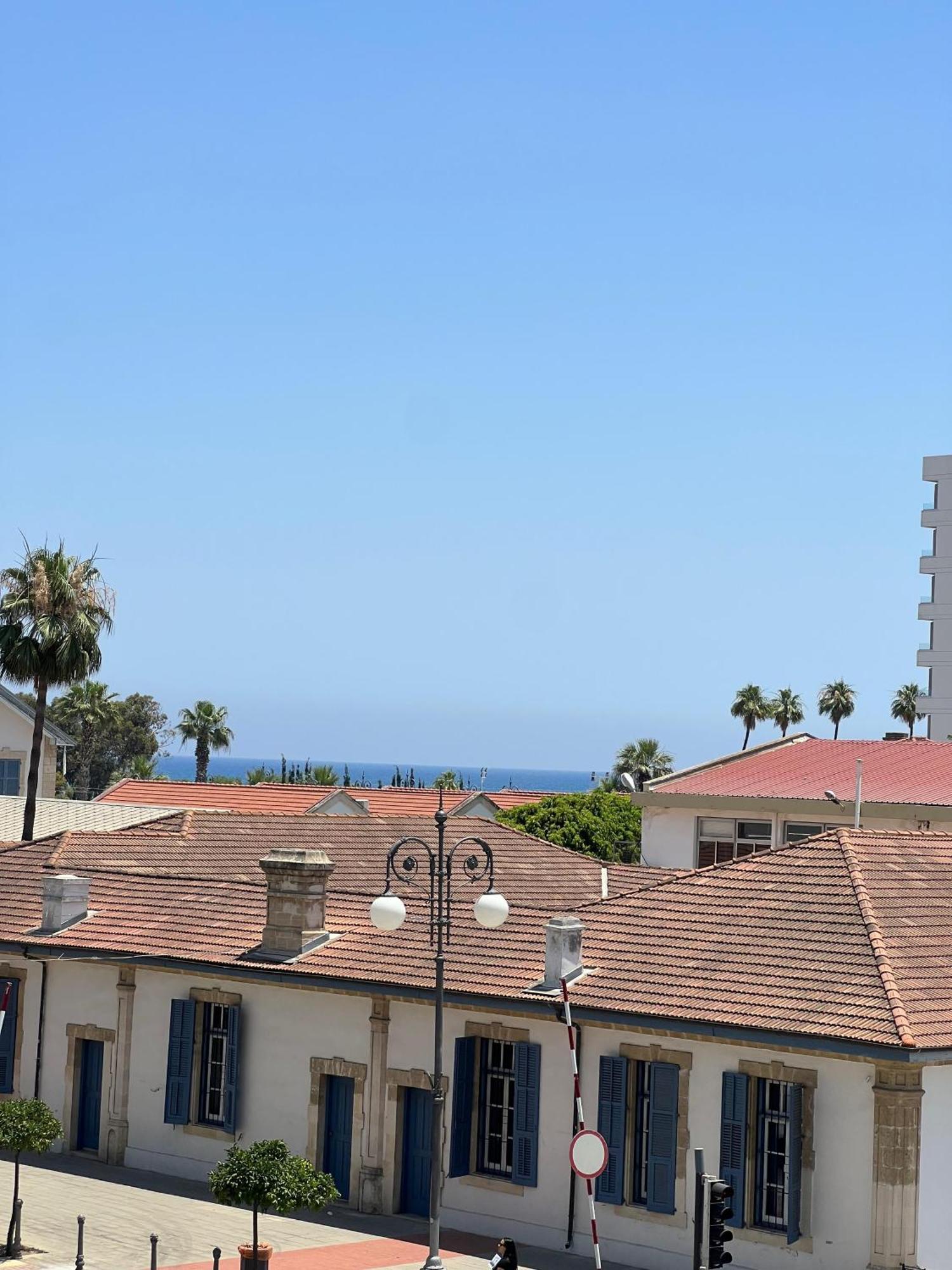 Appartamento Azul Sea View Larnaca Esterno foto